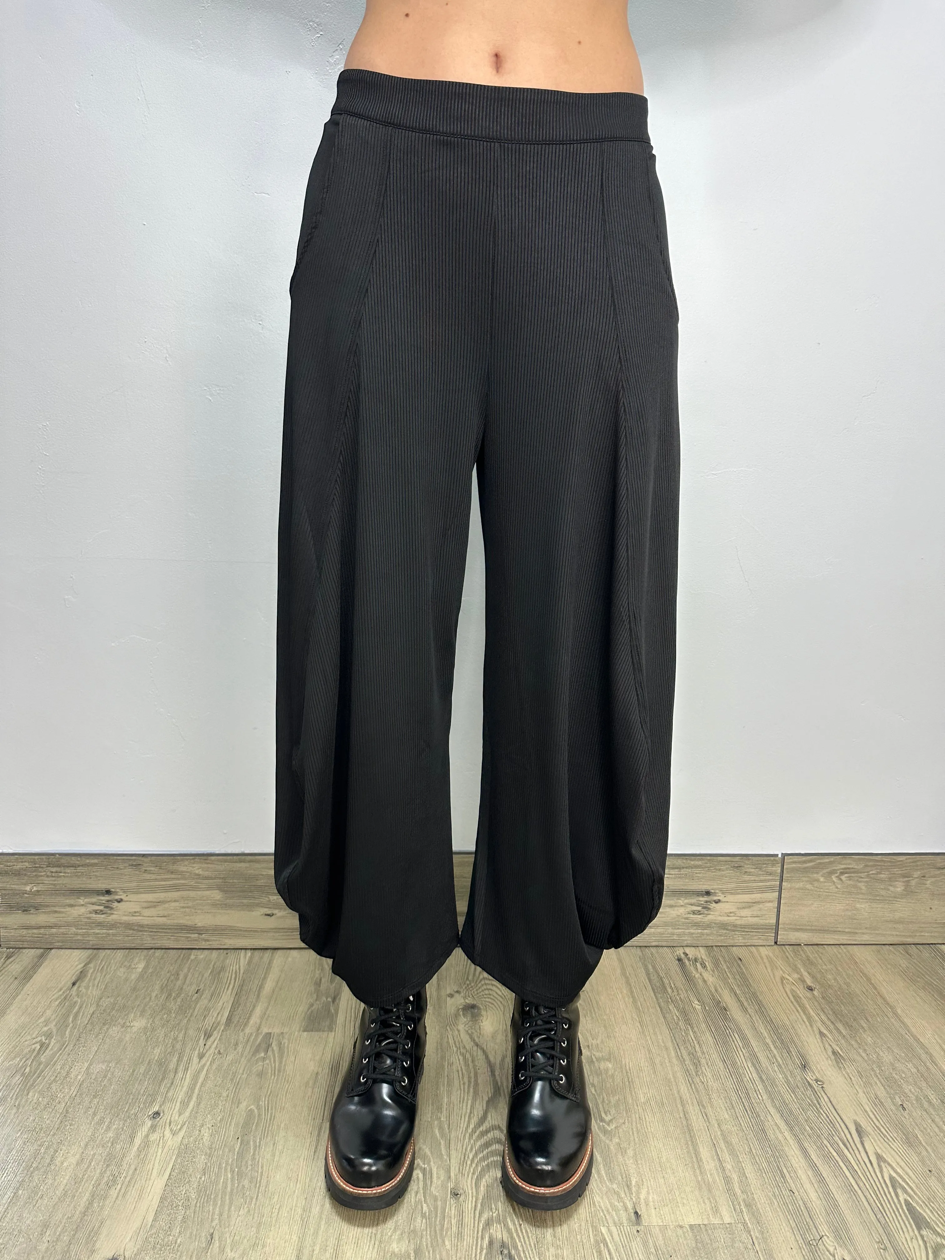 Black Ribbed Jade Pant