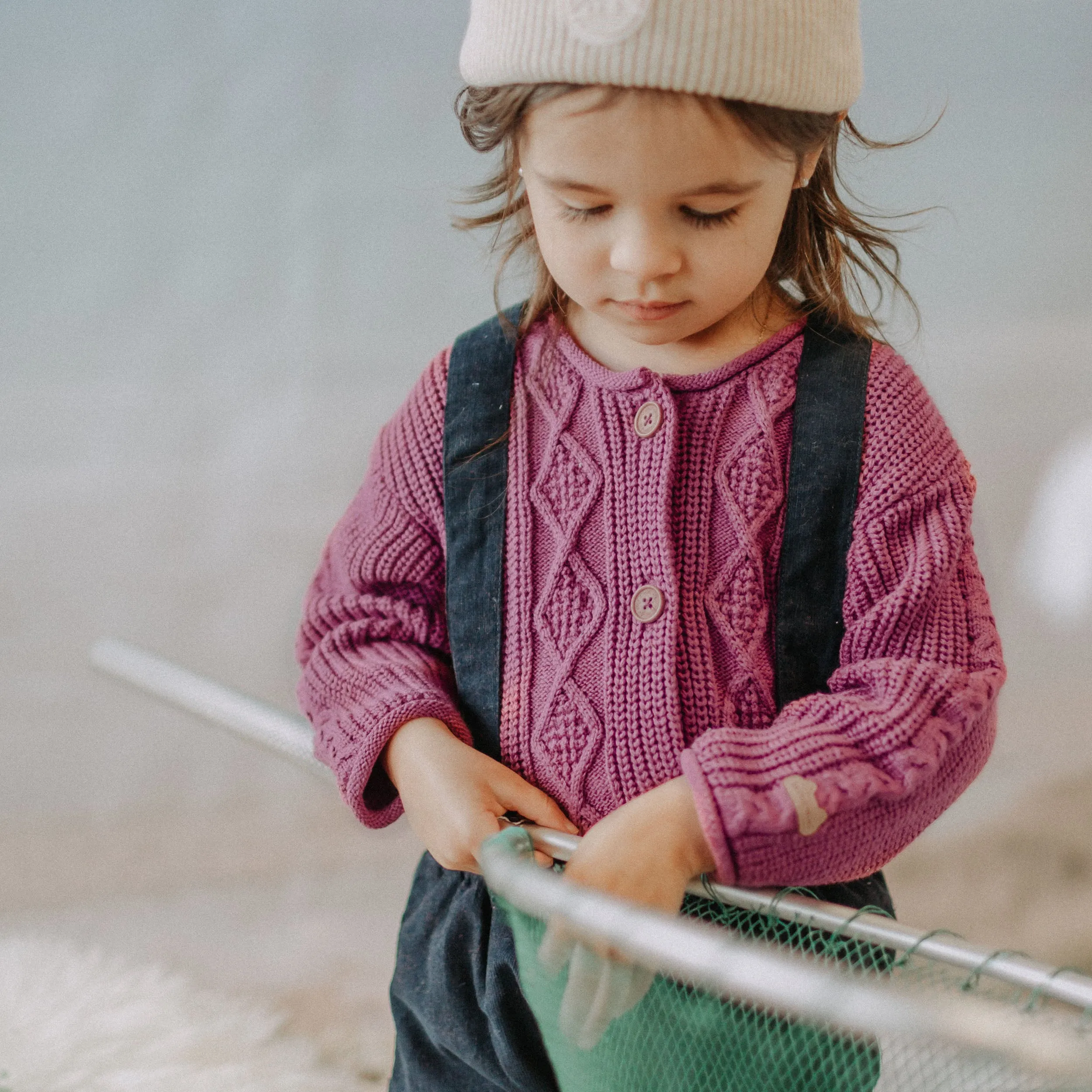 Salopette marine à culotte courte en velours côtelé, bébé || Navy overall with short pants in corduroy, baby