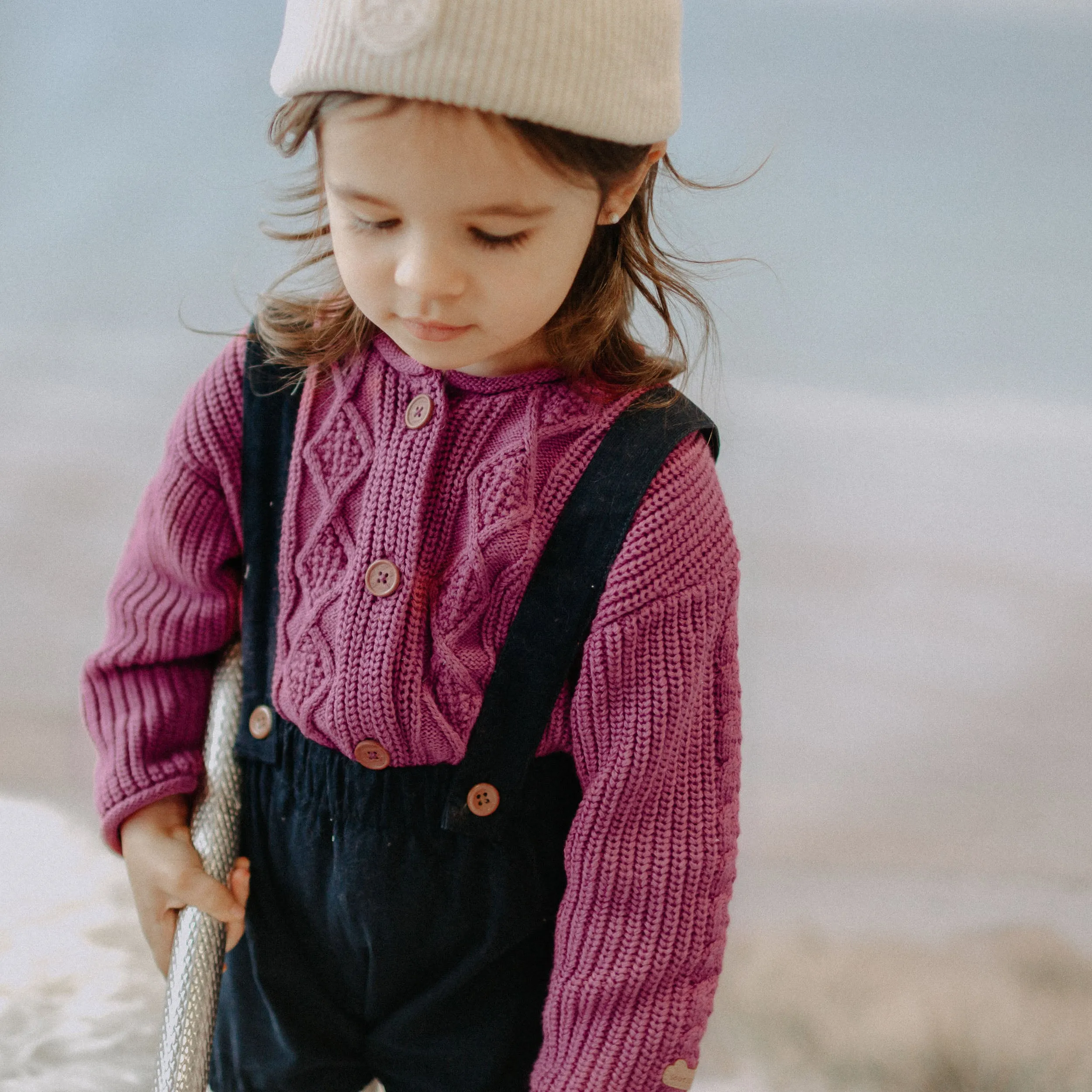 Salopette marine à culotte courte en velours côtelé, bébé || Navy overall with short pants in corduroy, baby