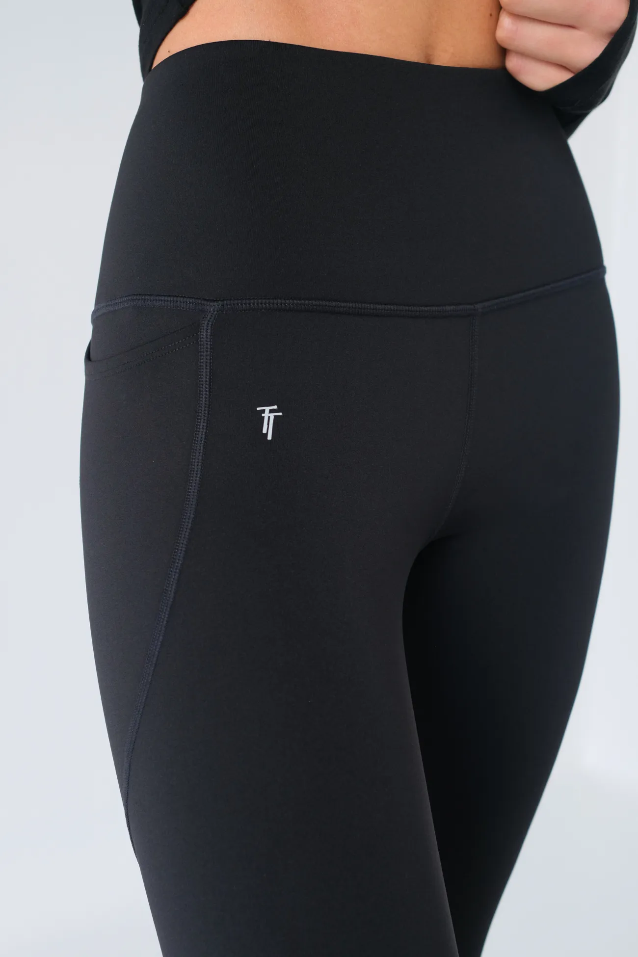 Thermal Tech Pocket Leggings - Black